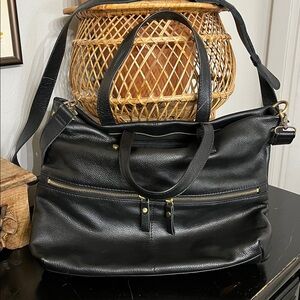 ASPEN Black Leather Shoulder Bag EUC